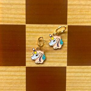 Gold plated unicorn dangle earrings‎